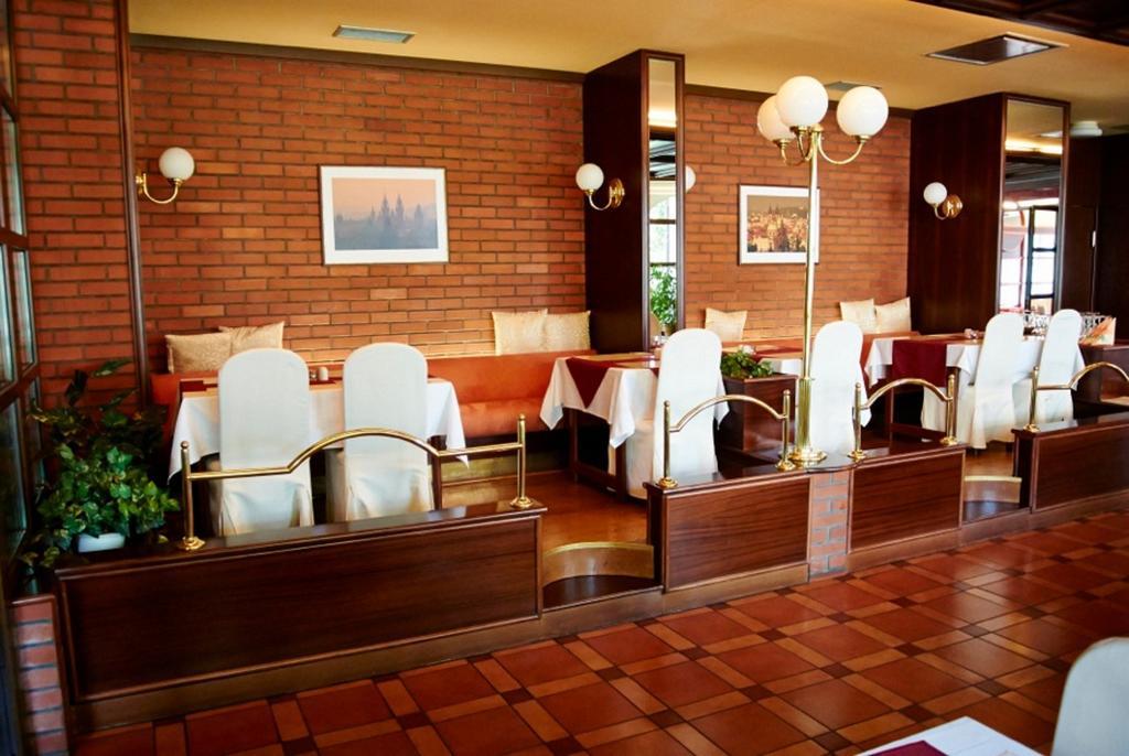 Hotel Na Zamecku Prague Exterior photo