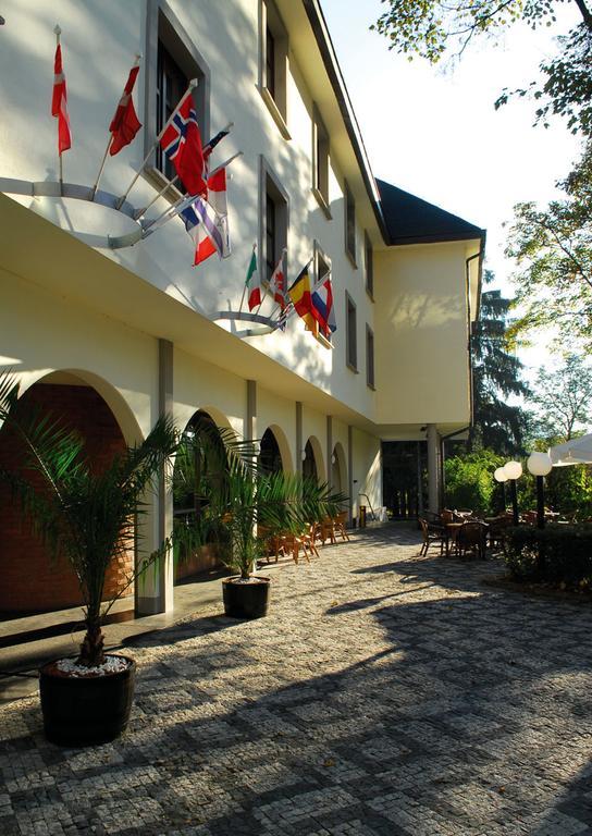 Hotel Na Zamecku Prague Exterior photo
