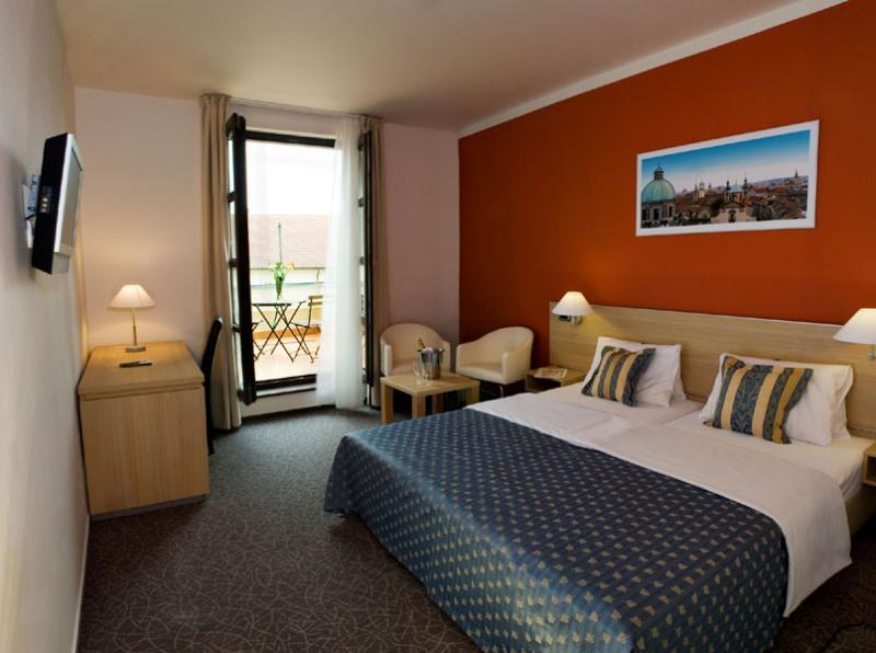 Hotel Na Zamecku Prague Exterior photo