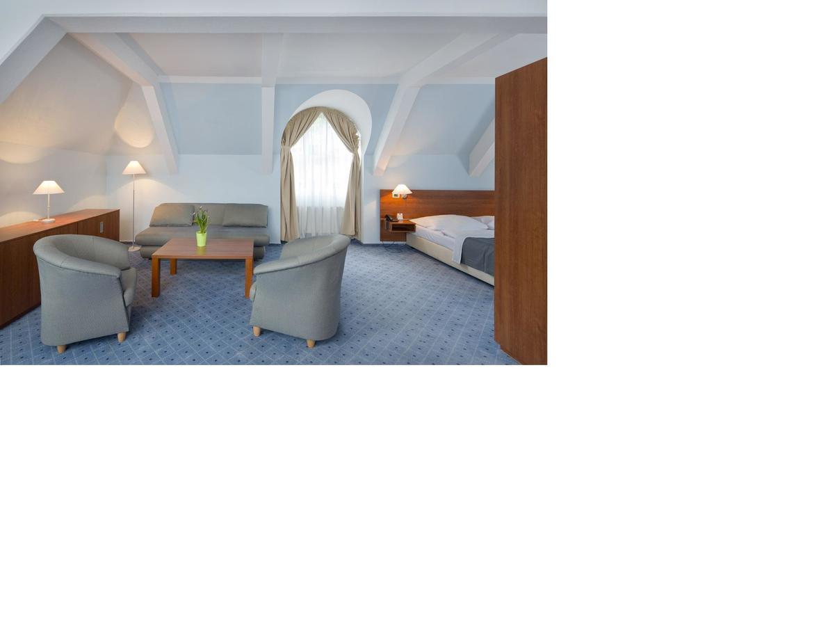 Hotel Na Zamecku Prague Room photo